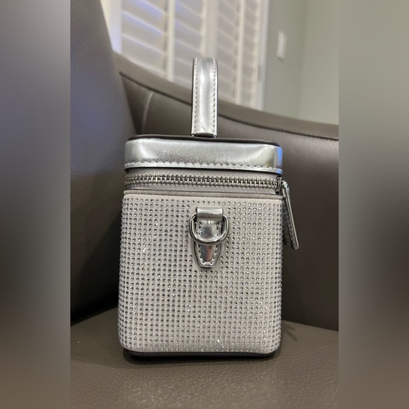 Michael Kors Sandrine Glitter Embellished Small Box
Crossbody Bag (Silver) NWT - Picture 4 of 8